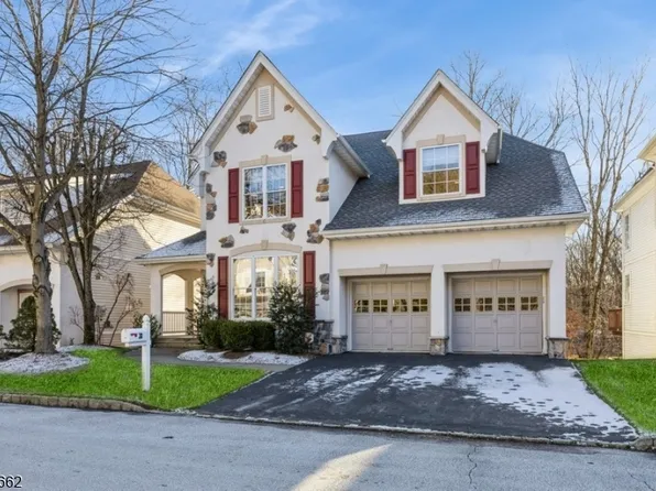 38 Hunters Run, Oakland Boro, NJ 07436