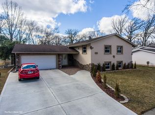 7004 Roberts Dr, Woodridge, IL 60517