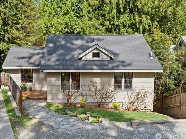 3216 NE 117th St, Seattle, WA 98125