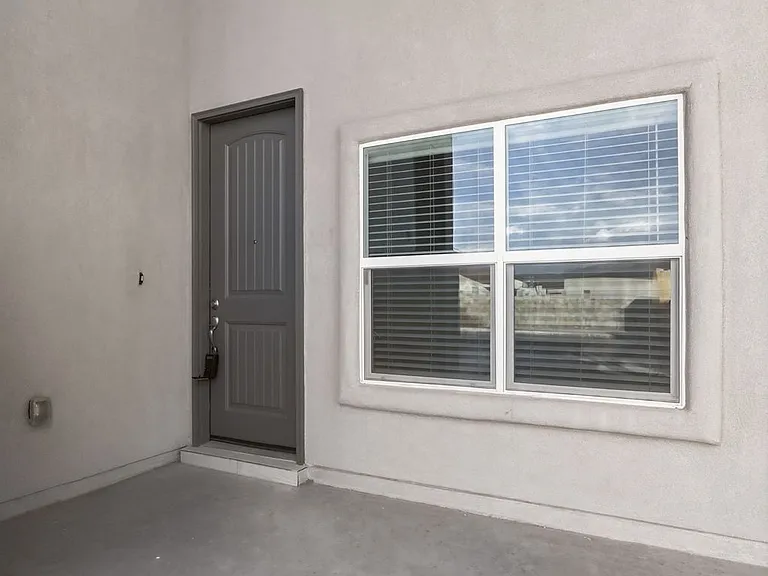 212 Lydia St — Photo 4