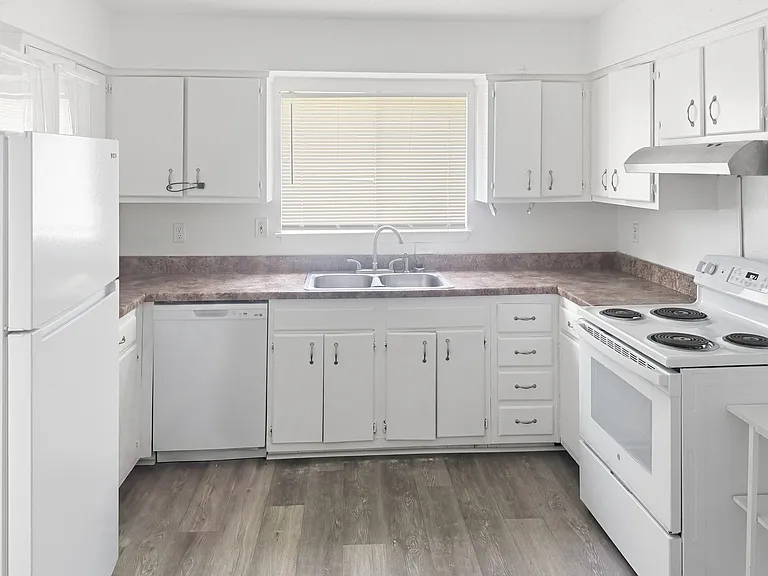 527 Tibet Ave #B14 — Photo 2