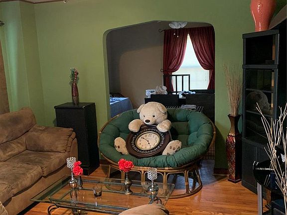 4th image of 16 Saint Margaret Ct