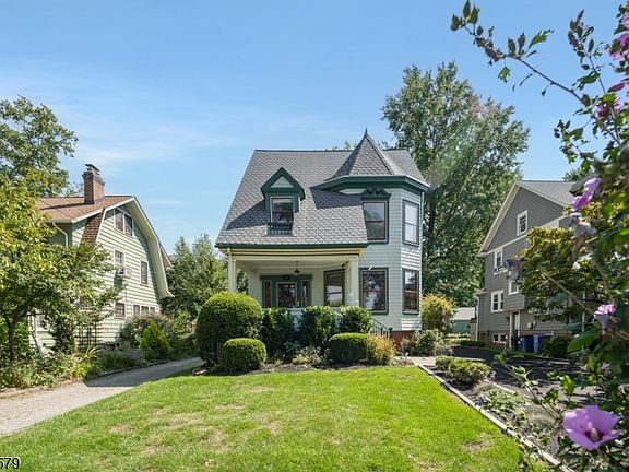 5th image of 674 Prospect St