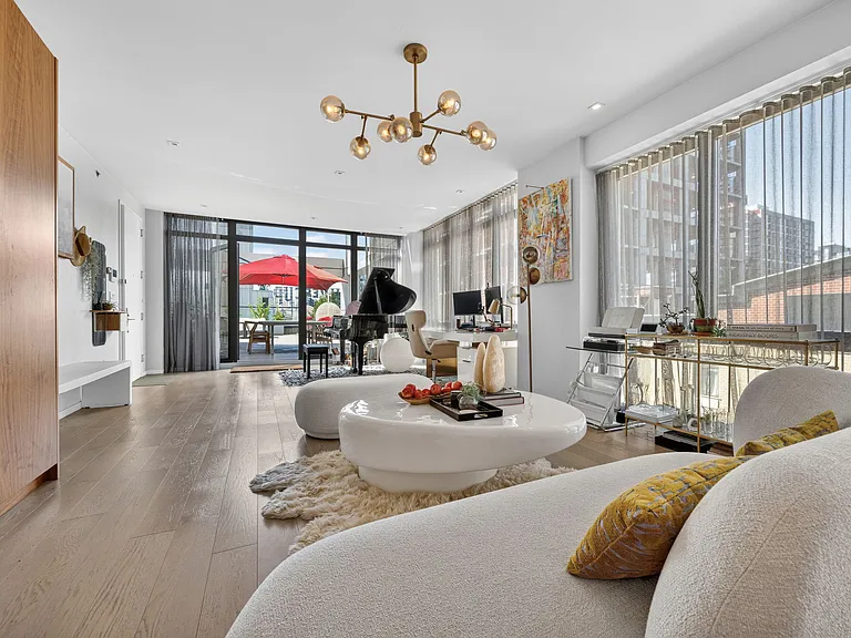 24-12 42nd Rd #Penthouse 8A — Photo 3