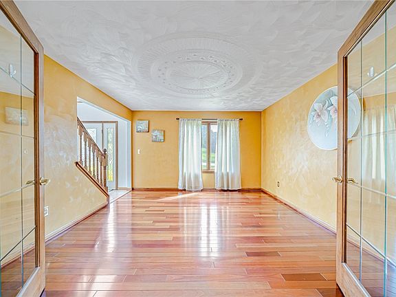 4th image of 612 Rembrandt Cir