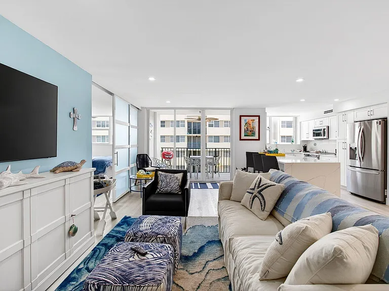 1236 Hillsboro Mile Bch #406 — Photo 13