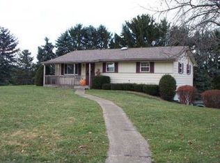 255 Overlook Dr, Beaver Falls, PA