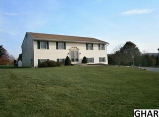 33 N Seasons Dr, Dillsburg, PA 17019