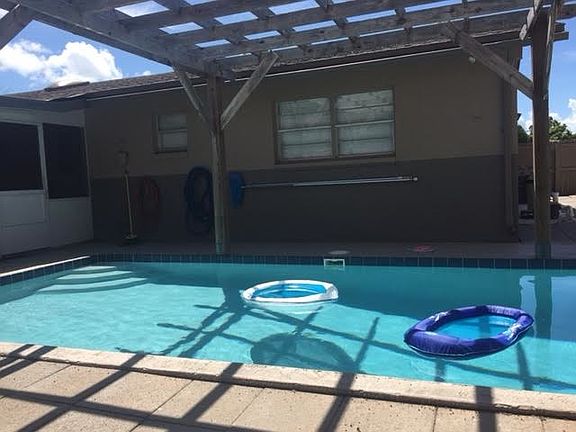 3rd image of 1123 Loblolly Ln