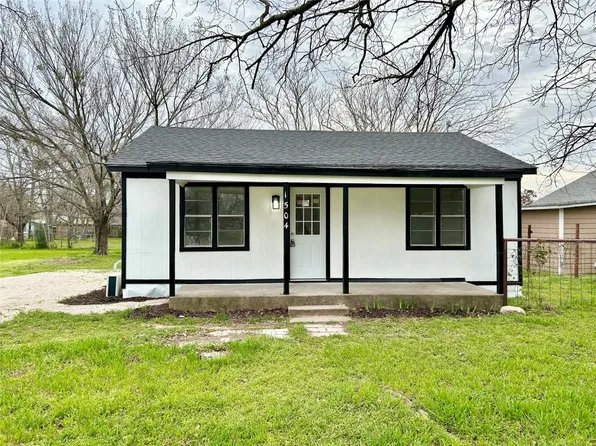 1504 17th St, Bridgeport, TX 76426