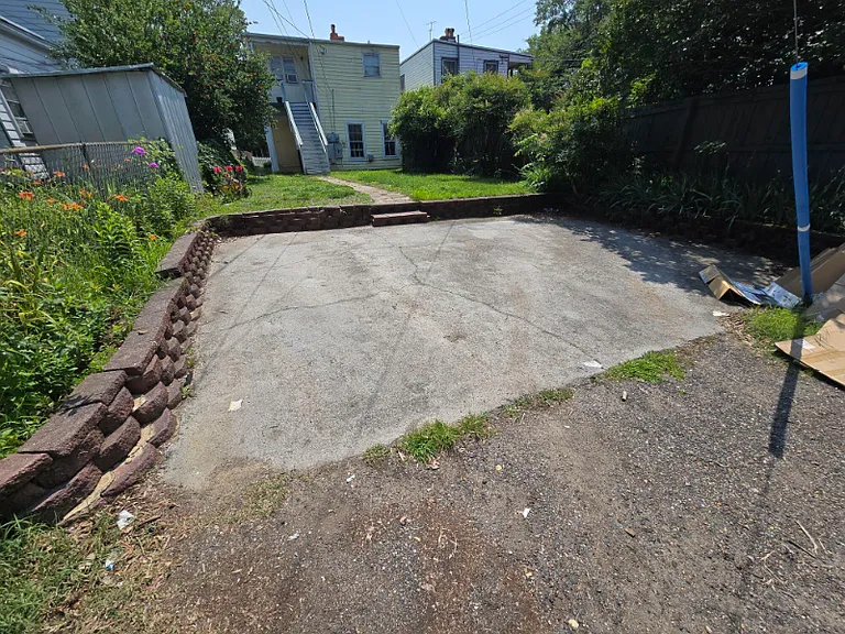 126 S Laurel St #A — Photo 5
