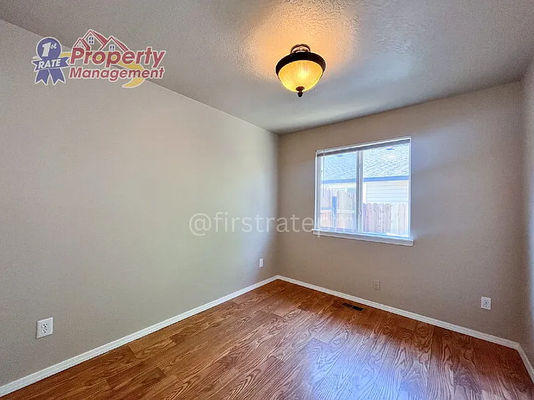 3079 N Columbine Ave — Photo 7