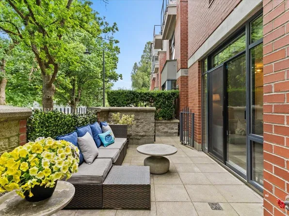 2688 Vine St #111, Vancouver, BC V6K 4T6