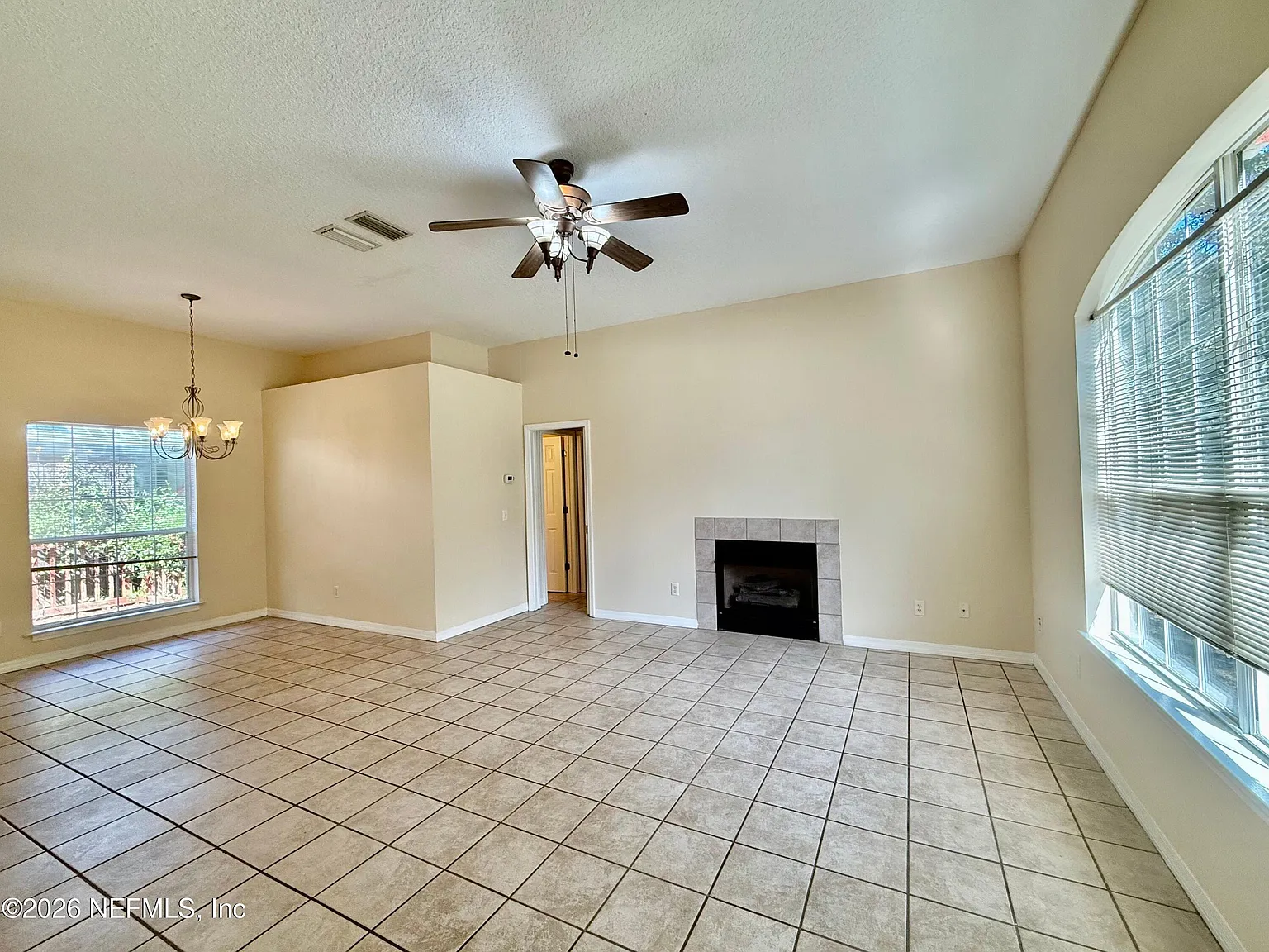 3 bed, 2.0 bath, 1479 sqft, $2,600 — Photo 4