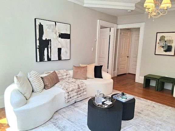 2nd image of 869 Beacon St APT 5