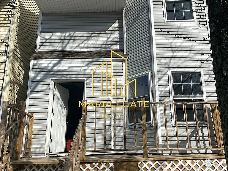 152 S 10th St #33 — Photo 1