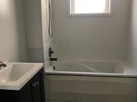 3rd image of 2809 Archwood Ave