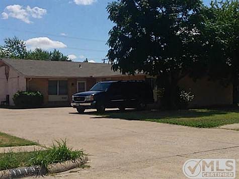 1st image of 1121 Suburban St