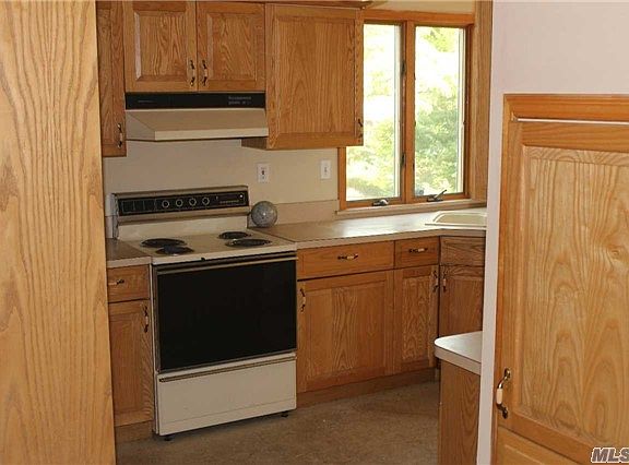 5th image of 25 Hollis Dr