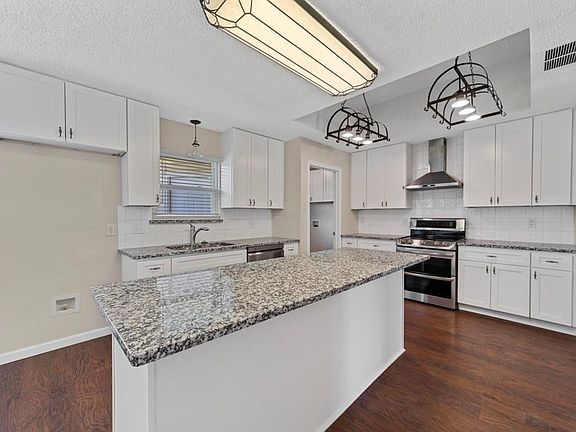 2nd image of 3321 Hidden Cove Dr