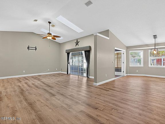4th image of 34 BEAUFORD Lane