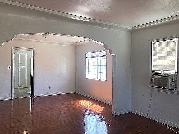 3rd image of 524 S Marguerita Ave APT B