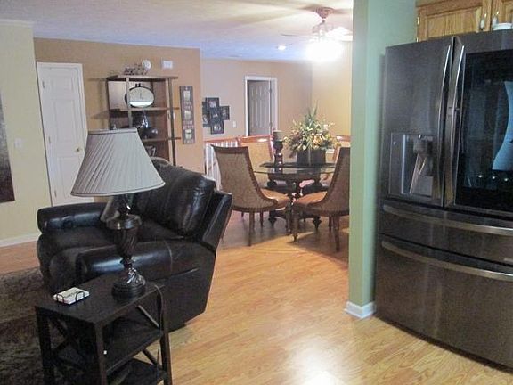 3rd image of 1725 Churchill Dr