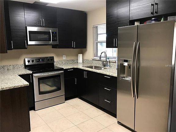 5th image of 558 Broadmoor Dr #11