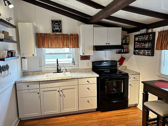4th image of 110 Fifh St