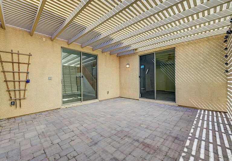 9152 Kentwell Ave — Photo 44