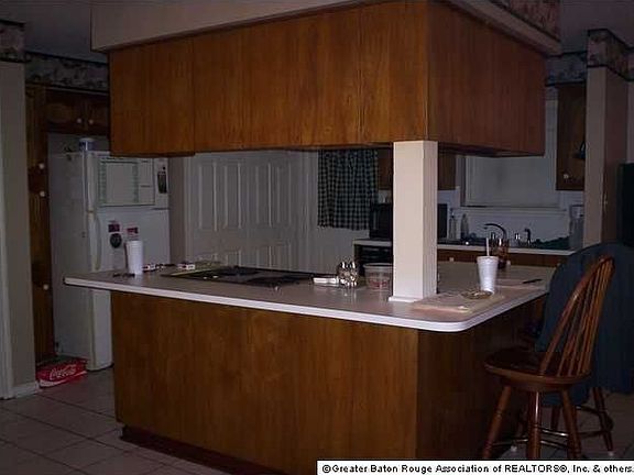 5th image of 11136 Henson Dr