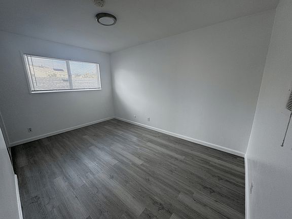 4th image of 81 Oak Ave #6