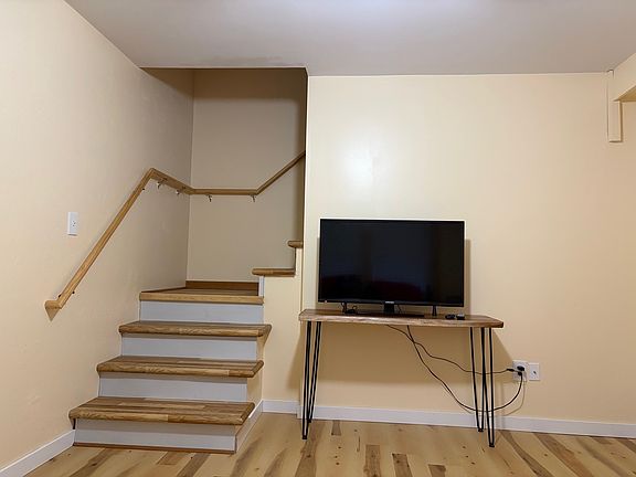 5th image of 712 W Superior St