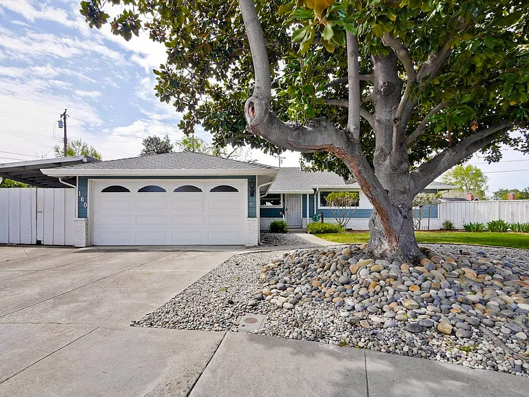 160 Kit Carson Ct — Photo 3