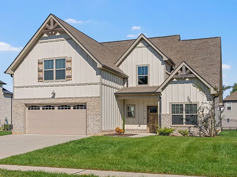 573 Bowden Dr — Photo 3