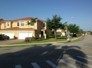 7623 Bristol Cir, Naples, FL 34120