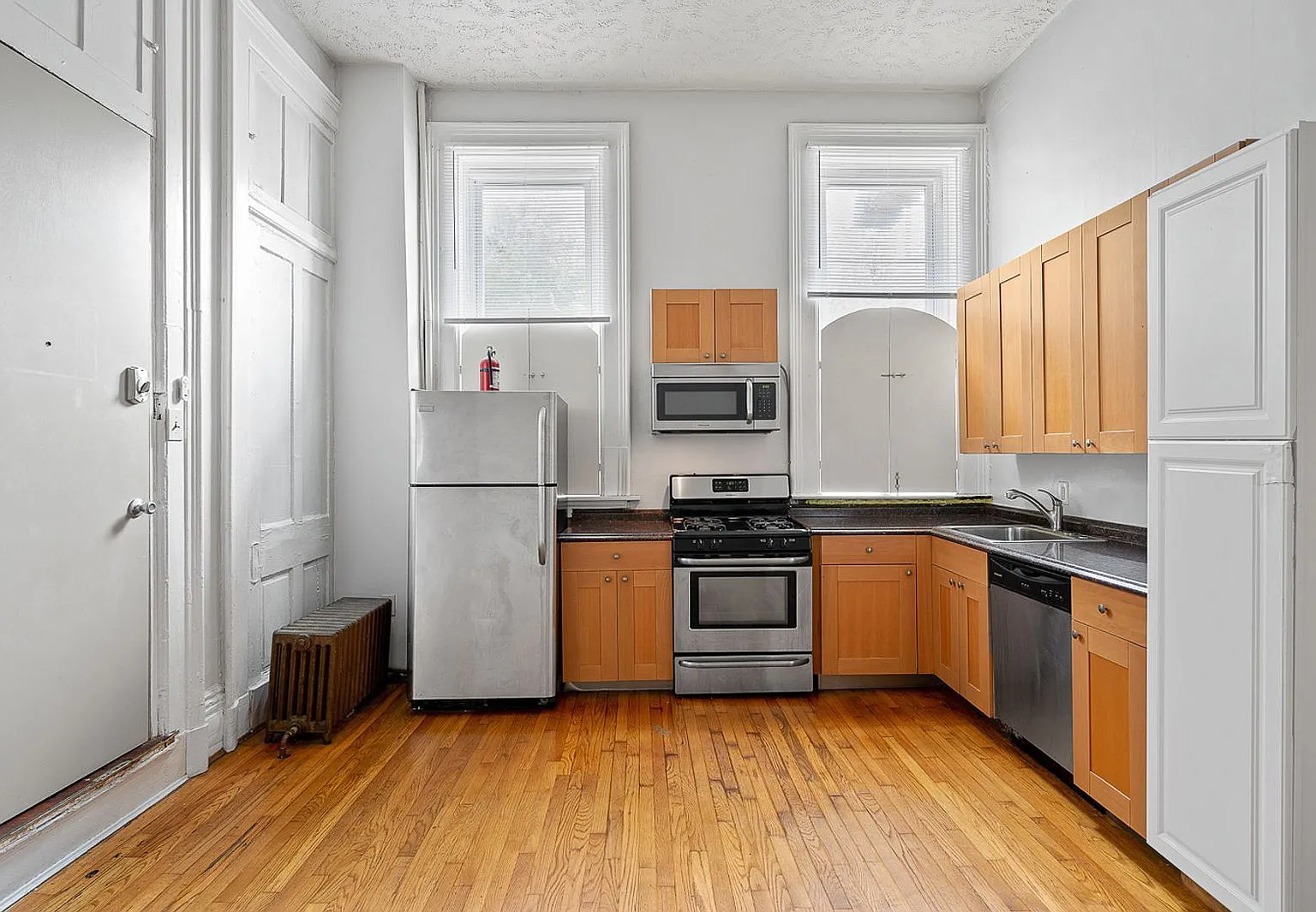 3 bed, 1.0 bath, 800 sqft, $1,775 — Photo 4