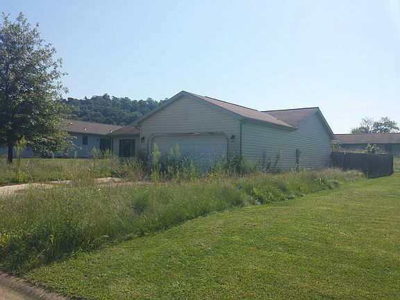 3rd image of 162 Creek View Dr