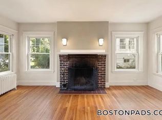 73391-47 Crosby Yolu, Chestnut Hill, MA 02467