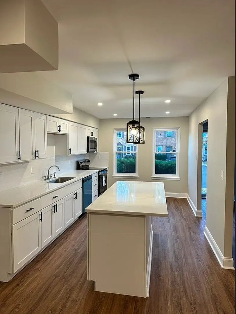 Stunning 2-Bed/2-Bath in Olde Colonial Greene. Available NOW! — Photo 4
