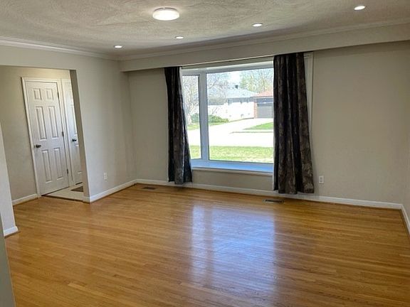 4th image of 402 Glad Park Ave