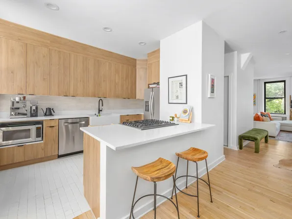 323 5th Avenue image 7 of 13