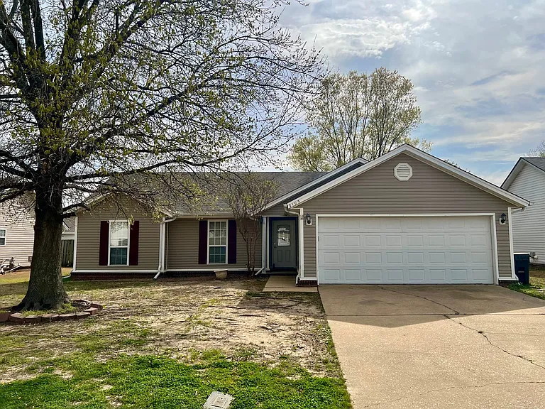 2105 Sheffield Dr — Photo 1