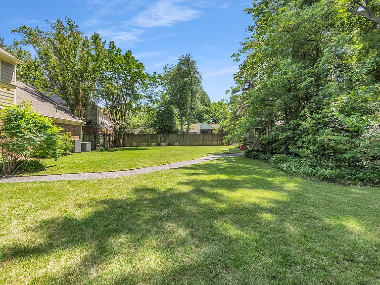 519 Princeton Oaks Cv — Photo 6