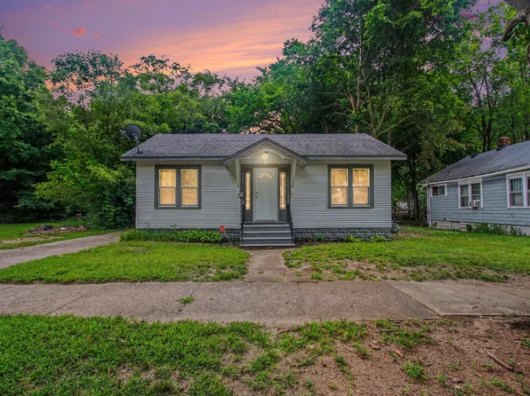 1156 McAllister Ave, Benton Harbor, MI 49022