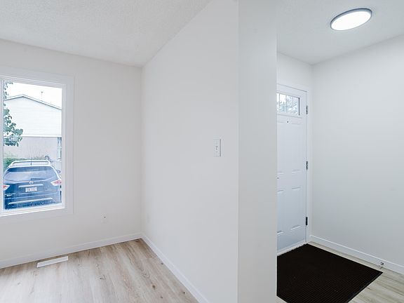 3rd image of 16475 115th St NW
