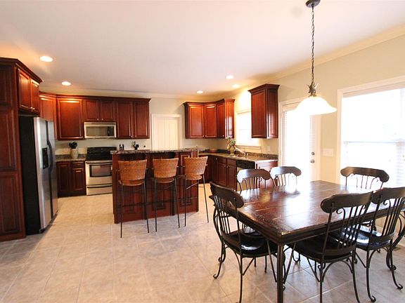 3rd image of 2110 Woodcliff Dr