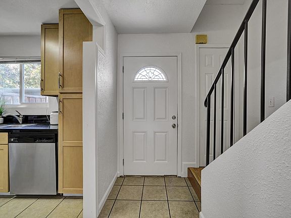 3rd image of 735 Racquet Club Circle