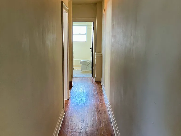 2870-2872 Indianola Ave — Photo 10