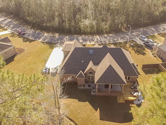 3rd image of 12976 Woodland Cir